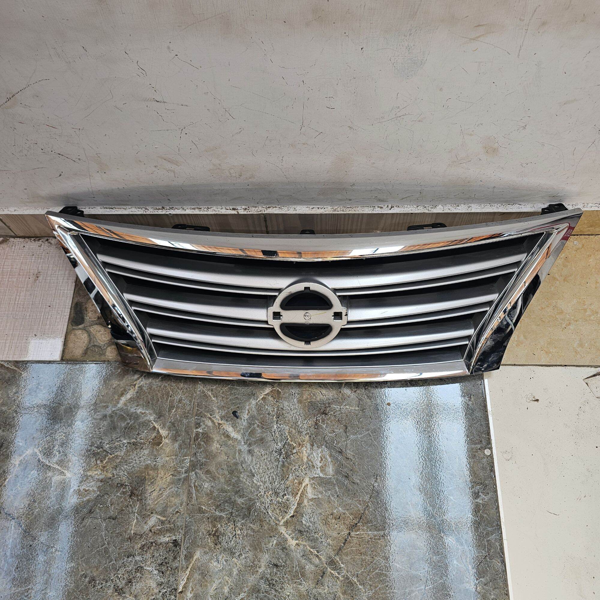 Original Grill Grille Chrome Bumper Depan Radiator Nissan Sentra 2013 2014 2015 2016 Harga 1,350,000 rupiah*Gratis Ongkir