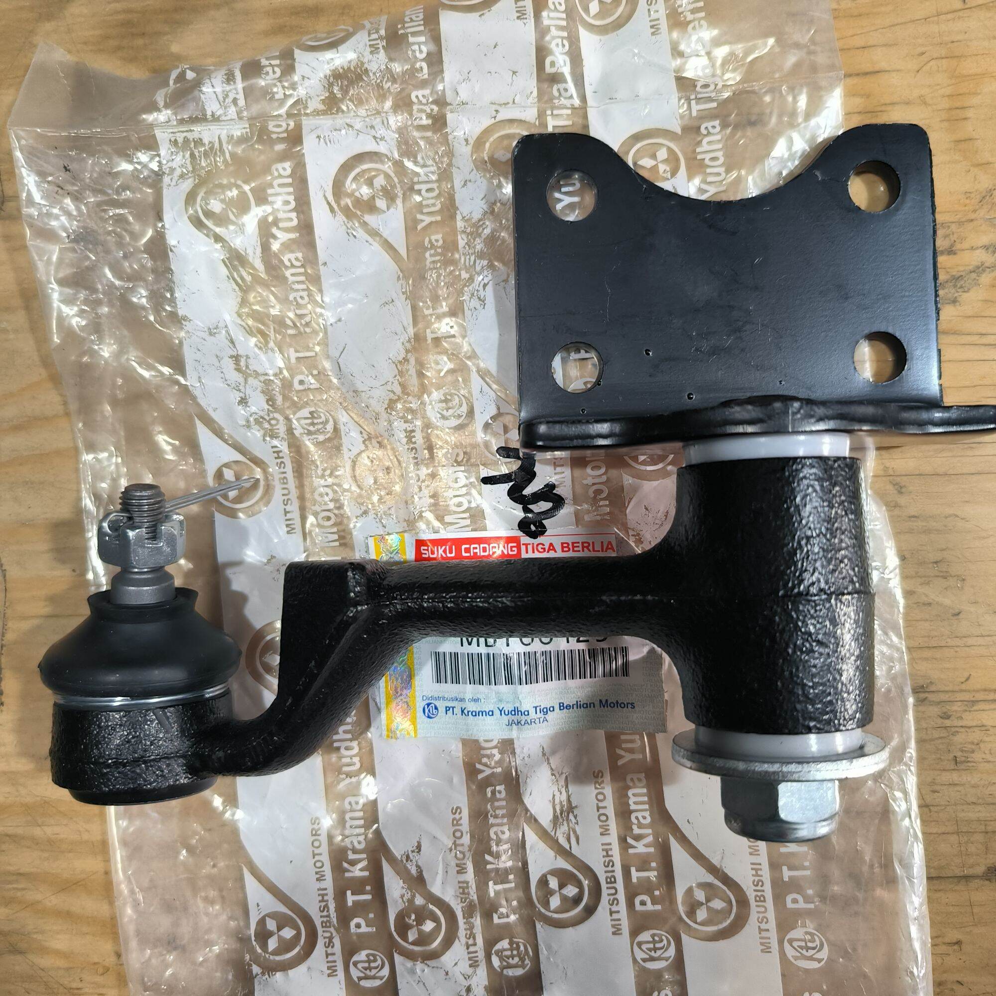 IDLER ARM HOUSING CENTER ARM STIR BELL CRANK L300 Lazada Indonesia