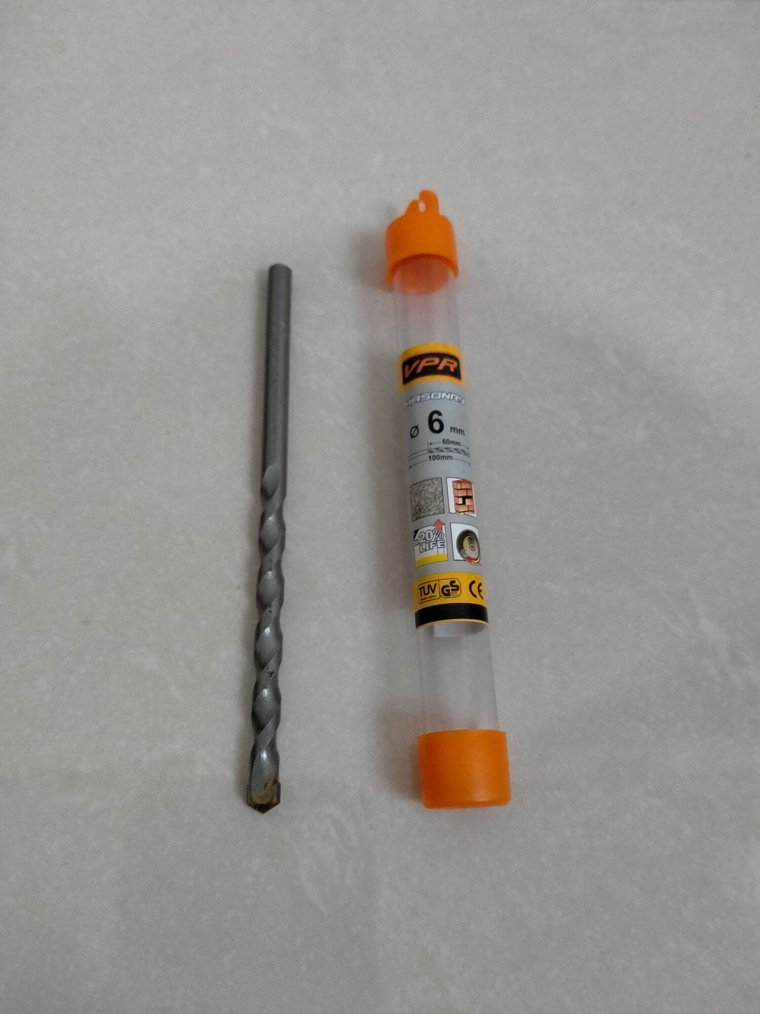 Yalangoch, keng dumbali ayollarning fotosuratlari