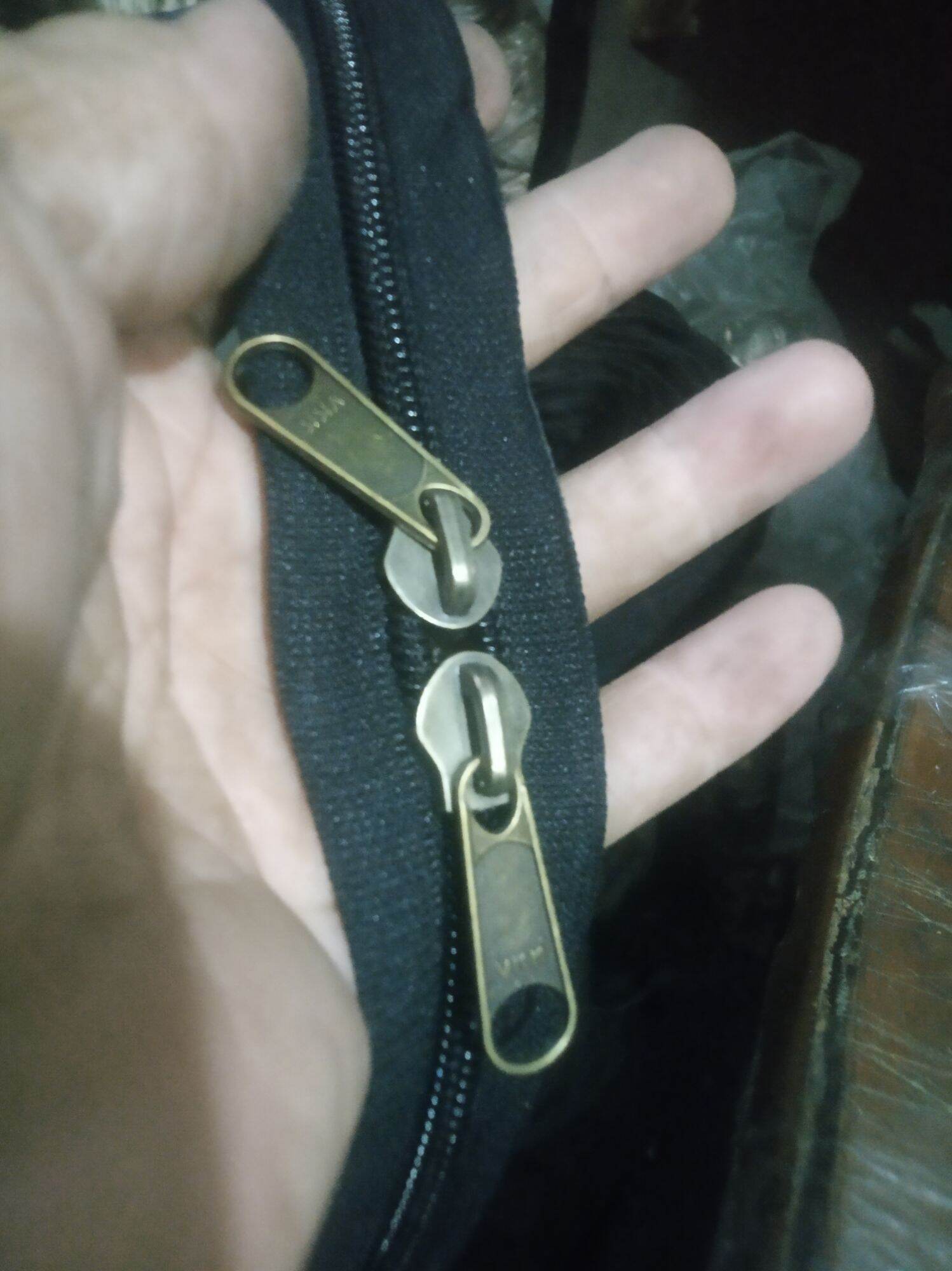 Paket resleting no.8 daun resleting hitam 2 meter + kepala anti gold 2 pcs rel coil plastik. REPARASI TAS DLL.