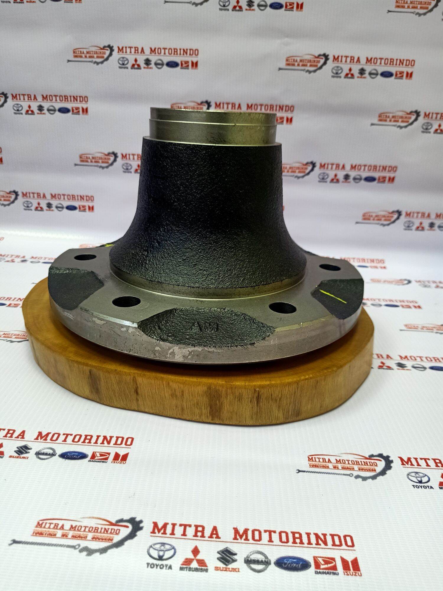 wheel hub nap roda depan mitsubishi canter ps125 hdx type asli MC837148 Harga 1,350,000 Ringgit*Penghantaran Percuma