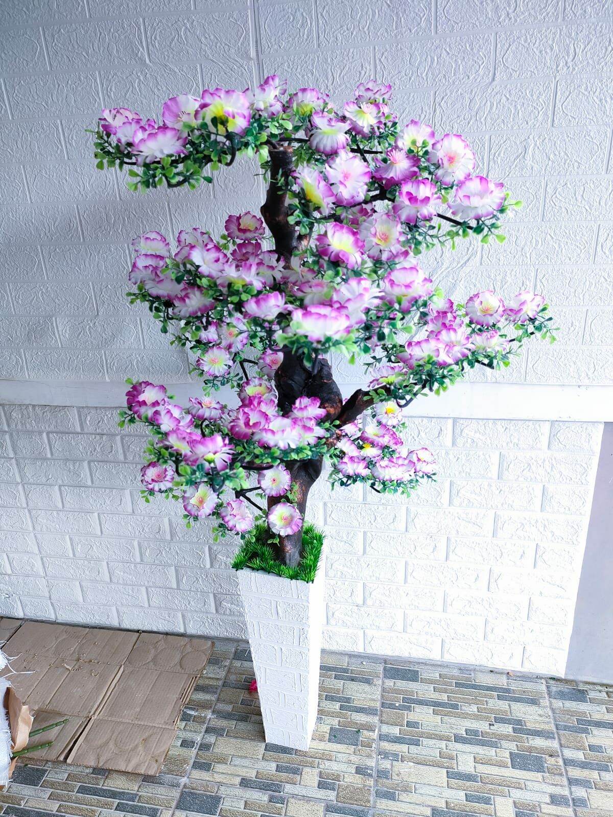 Bunga sudut ruangan tinggi 130cm.