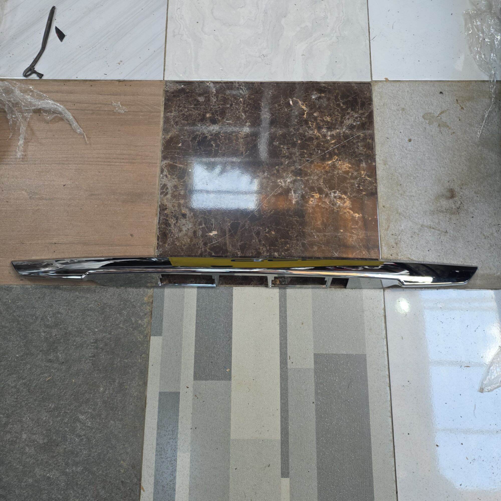 Toyota Kijang Innova Lama rear door trunk lid trunk trunk trunk Chrome Harga  69,500 Ringgit*Penghantaran Percuma