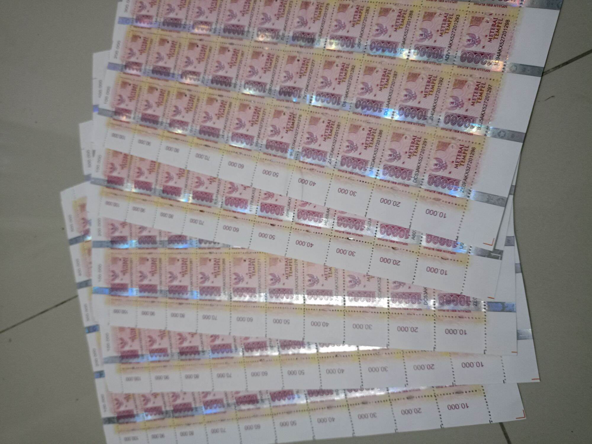 sticker tempel 10.000/1 lembar/50pcs Harga 255,550 rupiah*Gratis Ongkir
