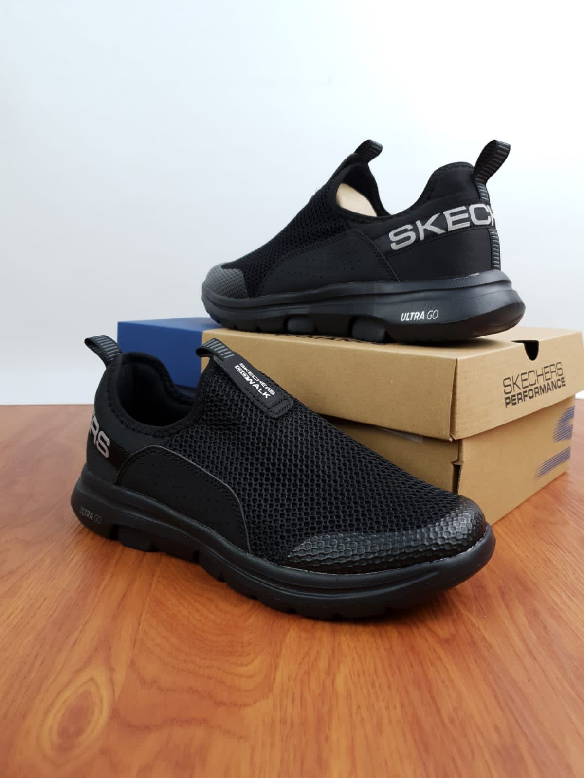 Sepatu slip shop on skechers