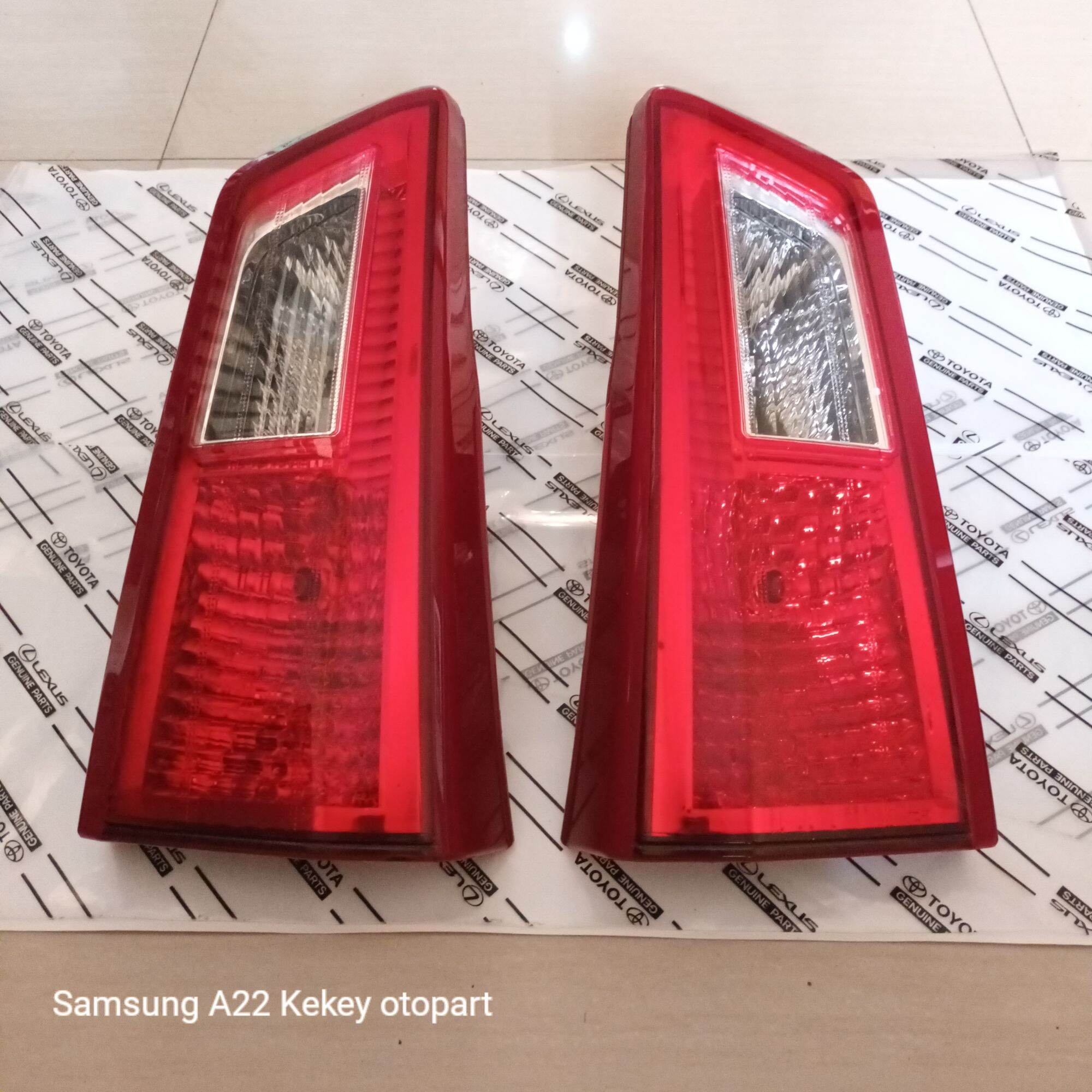 lampu bagasi reflektor toyota innova reborn komplit lampunya original genuine Harga 550,000 rupiah*Gratis Ongkir