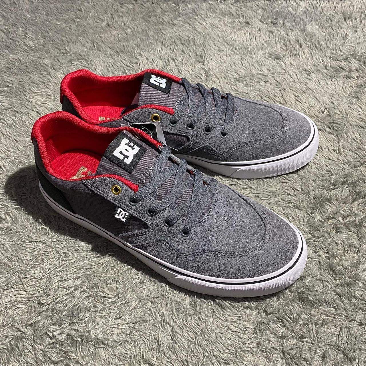 dc high top sneakers