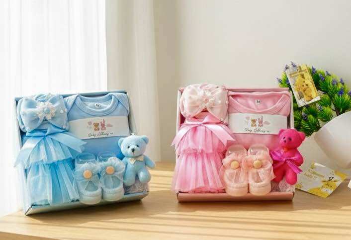 Newborn Baby hadiah Hampers: Tutu Skirt, Soft Jumpsuit, Imported Socks + Bandana