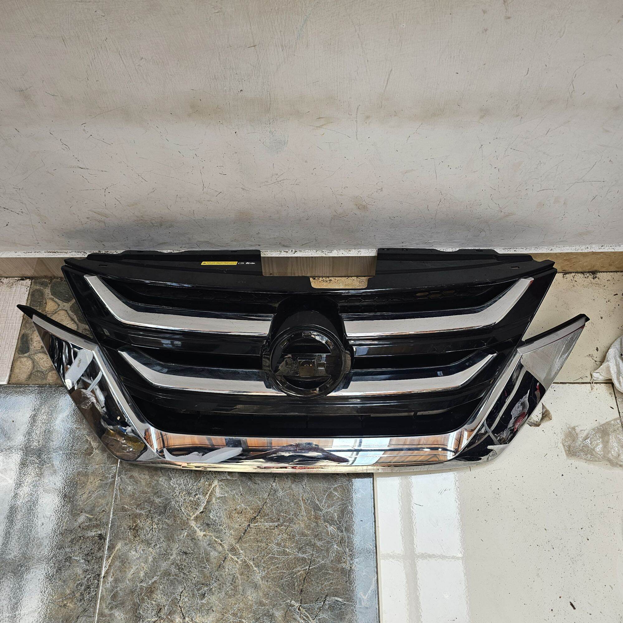 Original Grill Grille Depan Radiator Nissan Serena C27 2018 UP Harga 1,350,000 rupiah*Gratis Ongkir