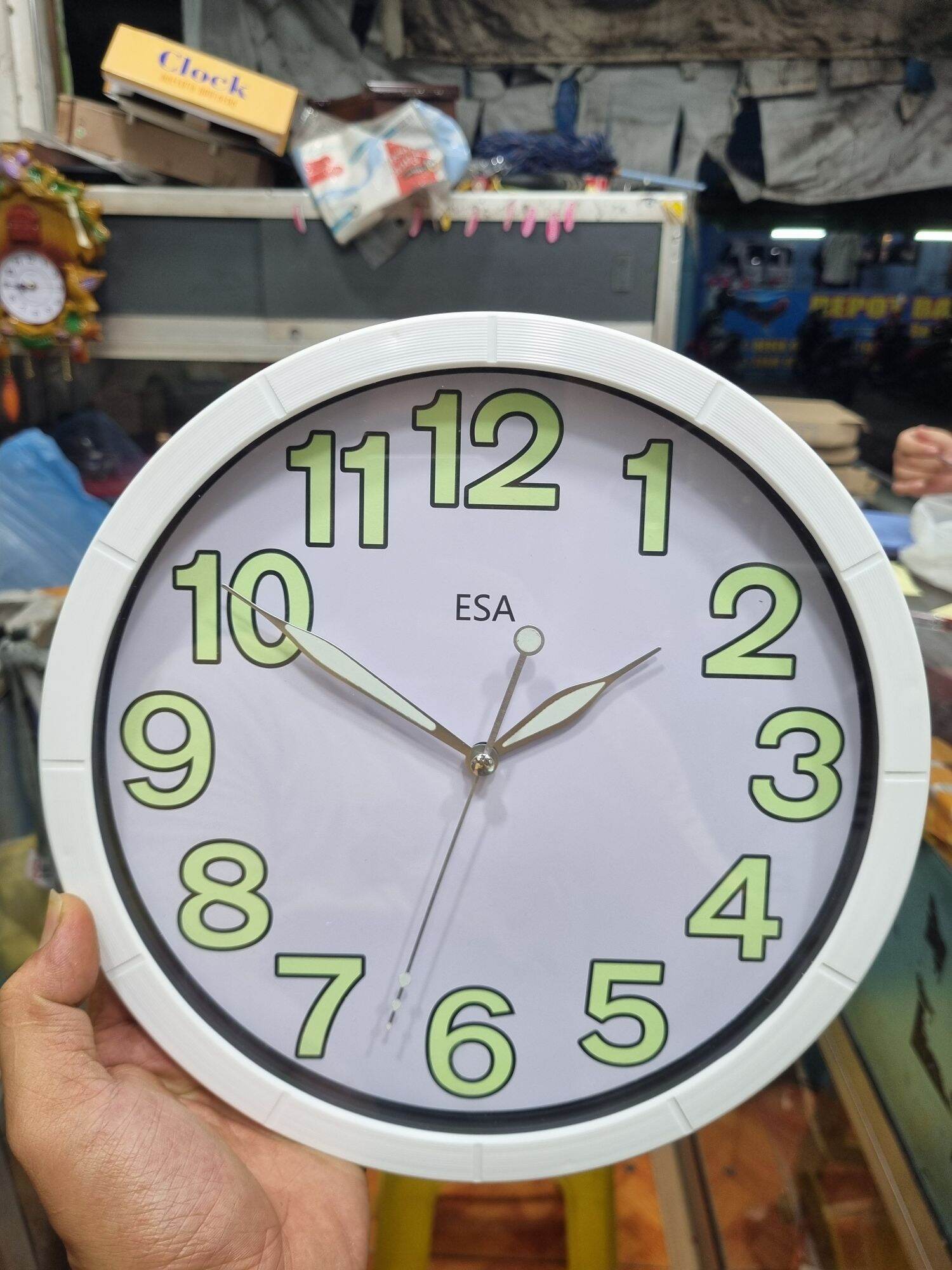 Jam dinding glow in the dark angka timbul 30cm sweep silent