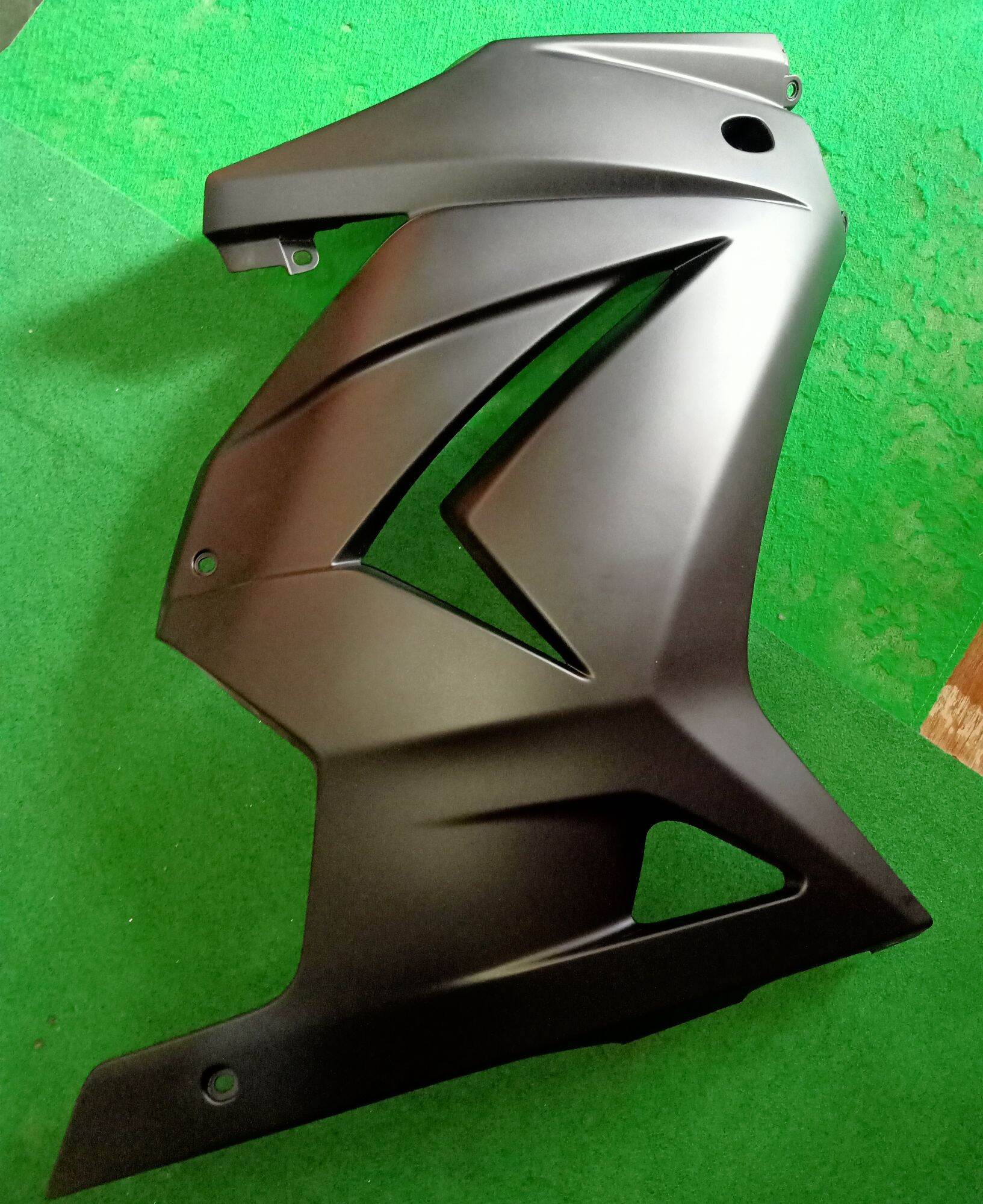 Orisinil fairing kanan Kawasaki Ninja250 carbu warna hitam doff Harga 2,900,000 rupiah*Gratis Ongkir