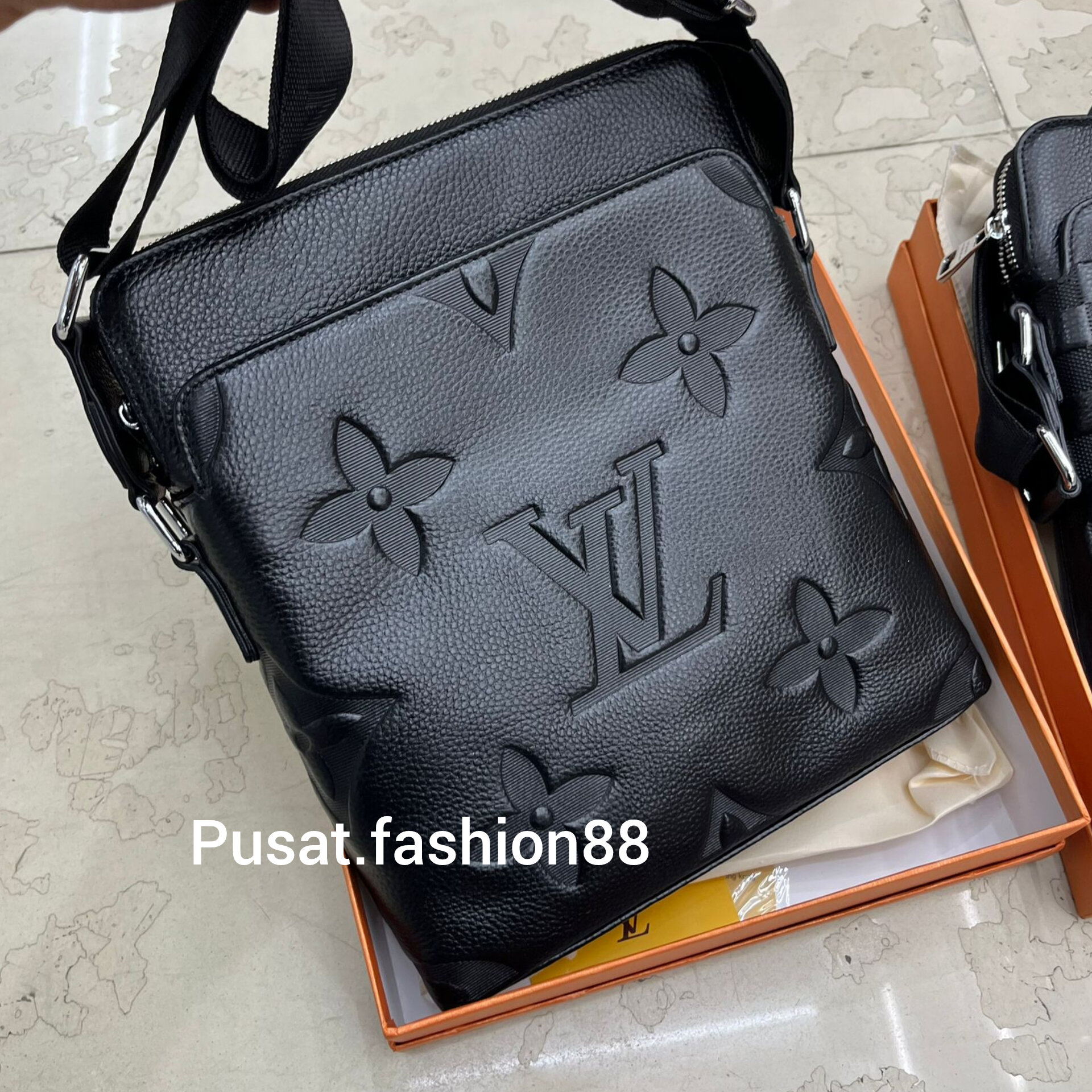 Tas pria luis vuiitoon import kulit assli tas kantor pria tas selempang pria  branded