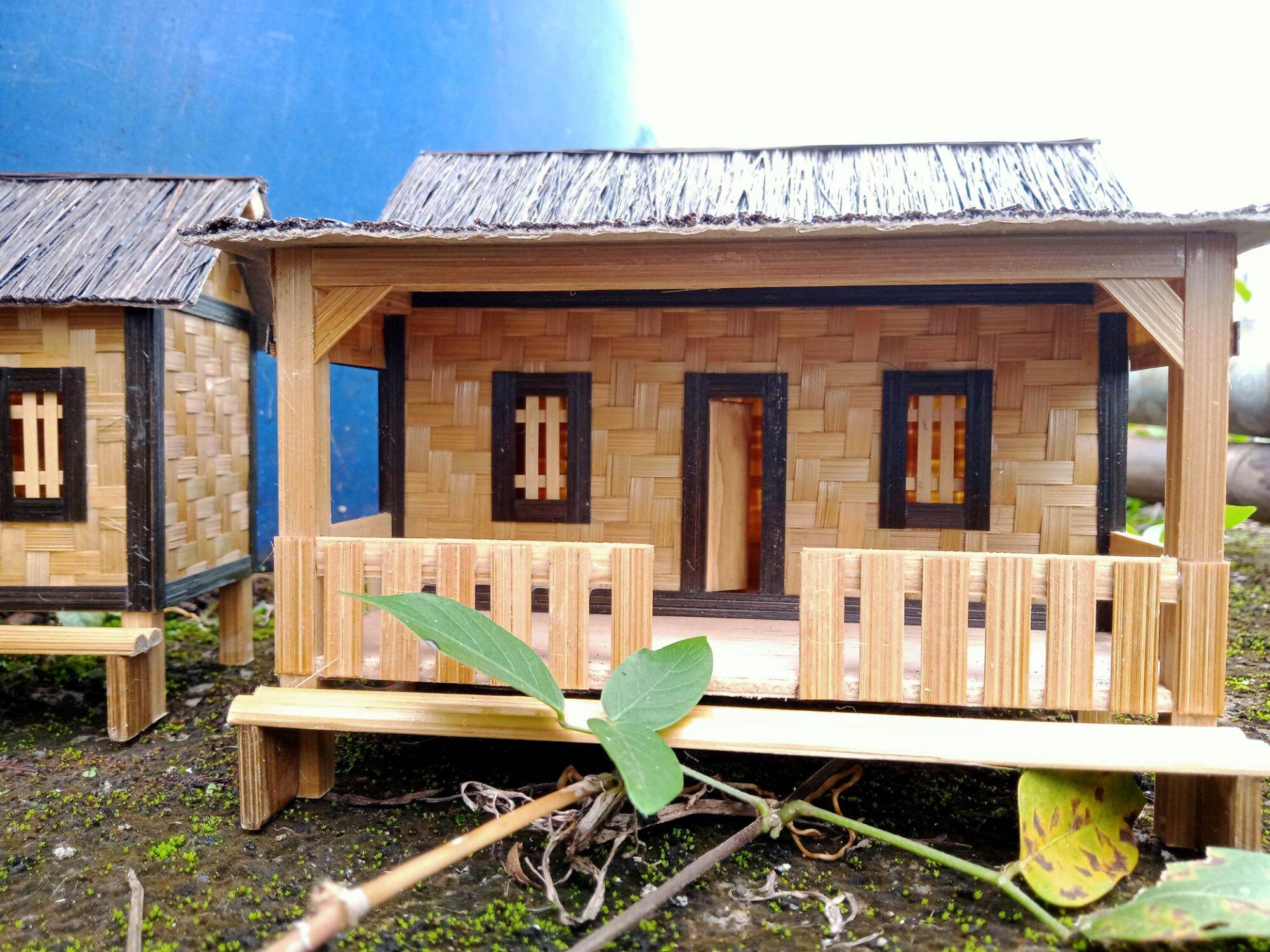 Hiasan rumah adat miniatur rumah khas sunda dari bambu dan ijuk asli
