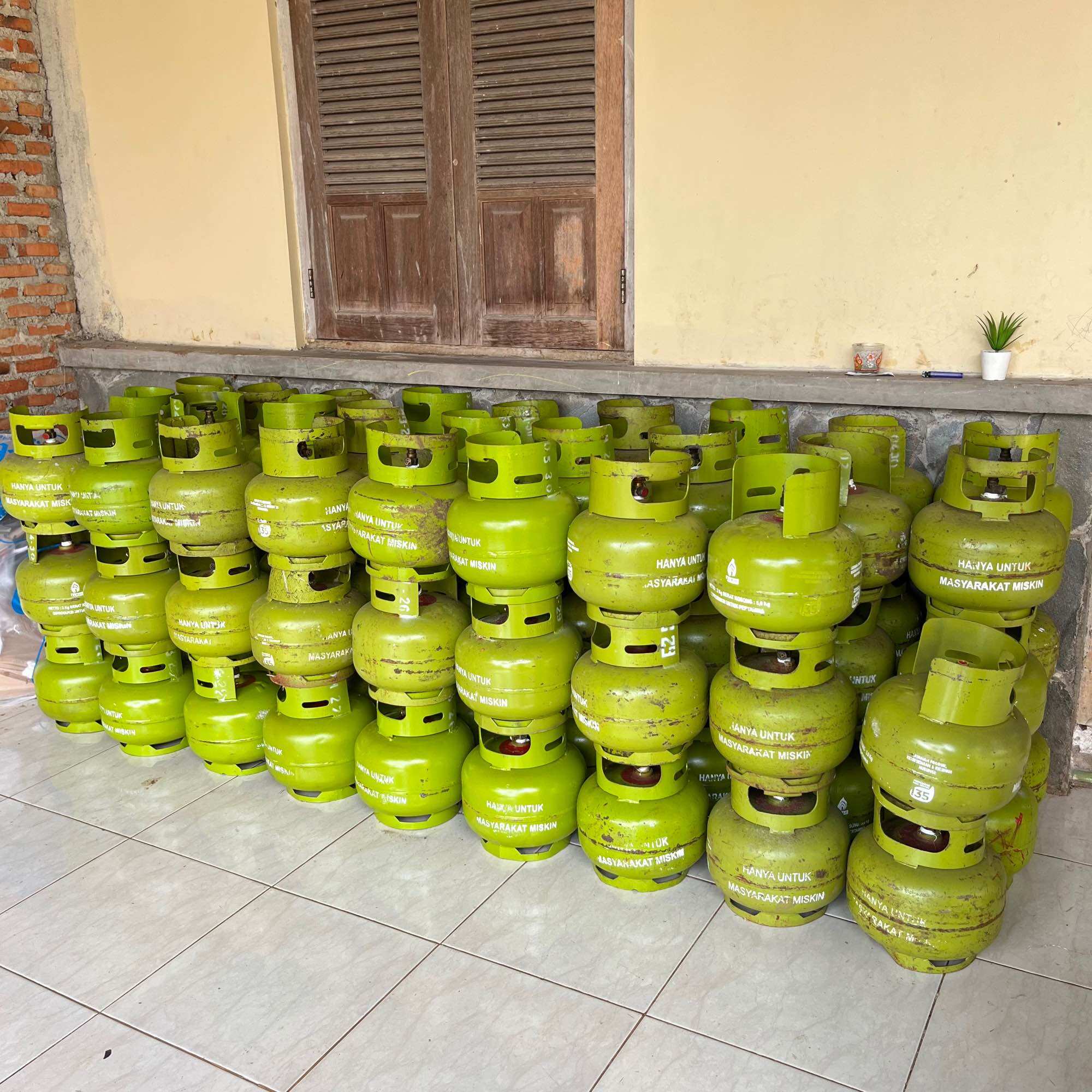 TABUNG GAS KOSONG 3KG PERTAMINA MURAH BERGARANSI (TIDAK ASLI UANG KEMBALI) Harga 179,896 rupiah*Gratis Ongkir