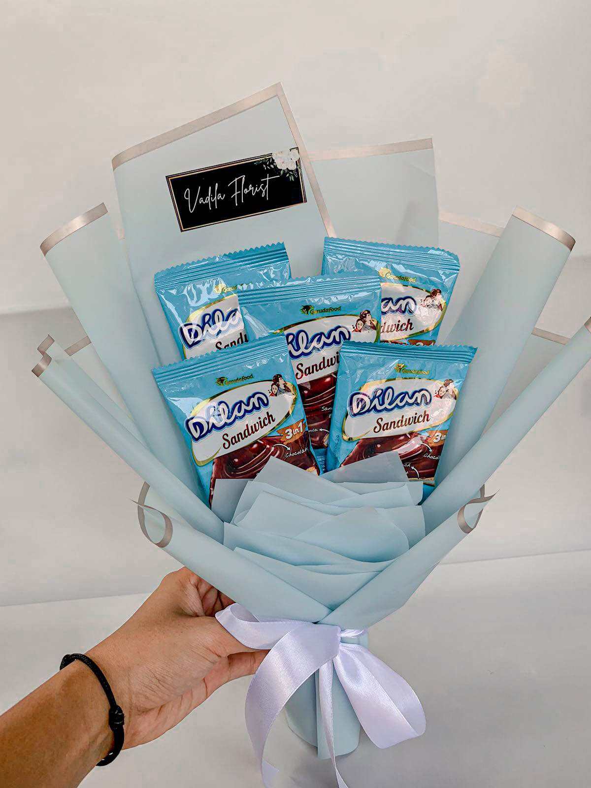 💐 Salvador Pasu Daisies untuk Hadiah dan Coklat, Daisies Putih dan Coklat