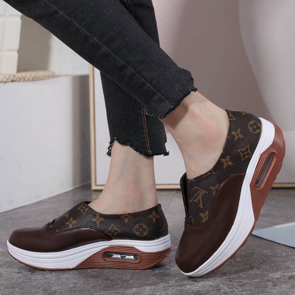 Sepatu wanita sneakers kerja kantor kekinian casual fashion fashion branded  import batam