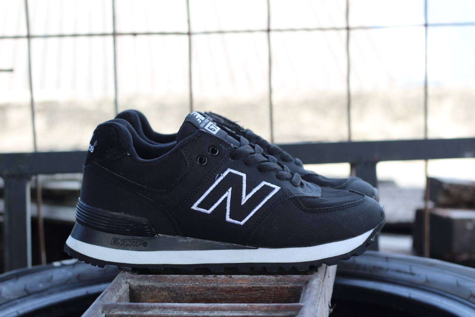 Sepatu New Balance Wanita Hitam Jual Sepatu New Balance Wanita - Main Image