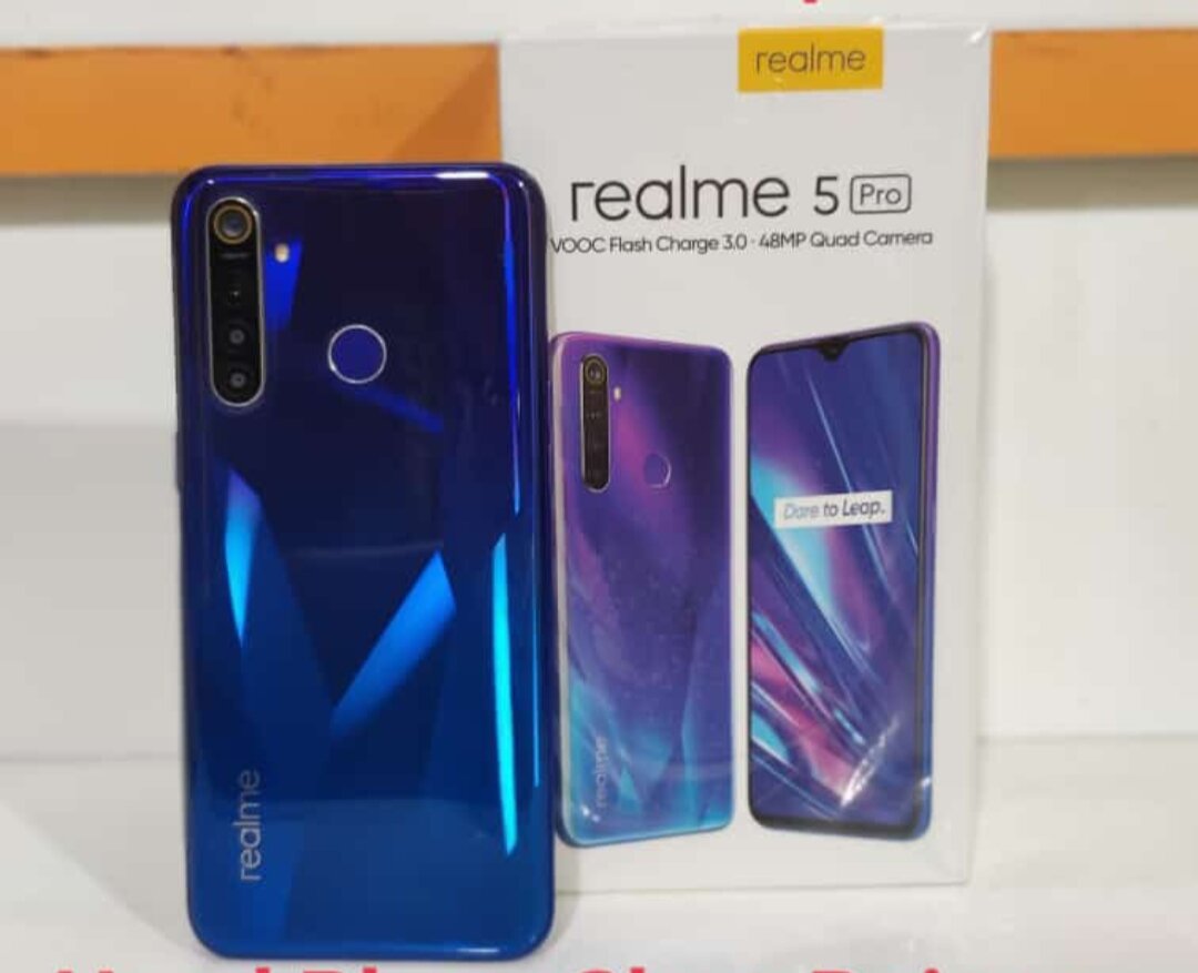 second realme 5pro ram 4/128 fullset normal Harga 1,950,000 rupiah*Gratis Ongkir