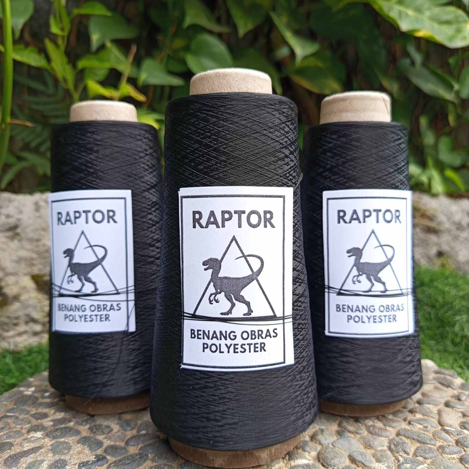 BENANG OBRAS POLYESTER HITAM 200g