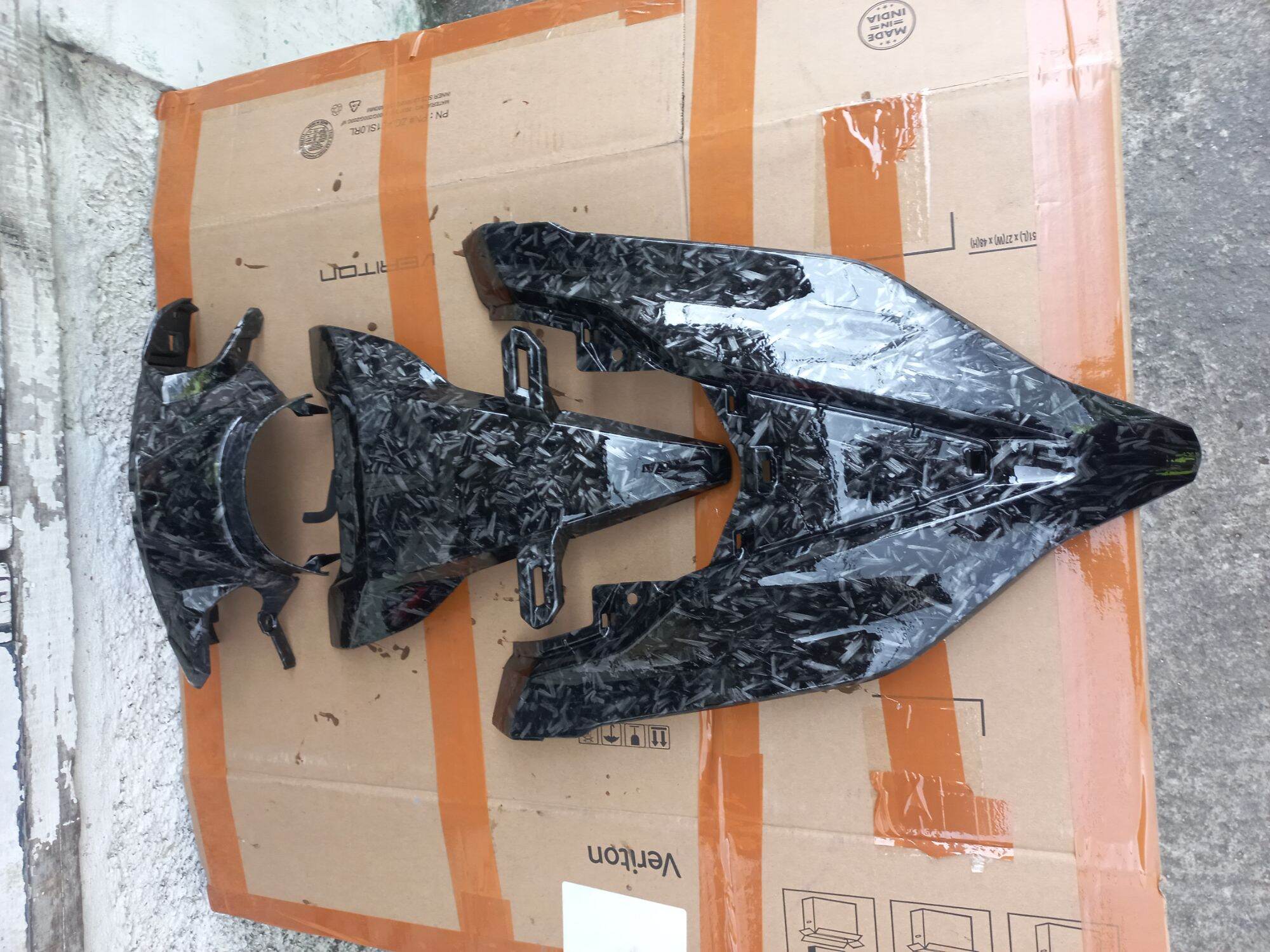 Front tie front shell and front shield Vario 150 new 2018 carbon forget Harga 400,000 rupiah*Gratis Ongkir