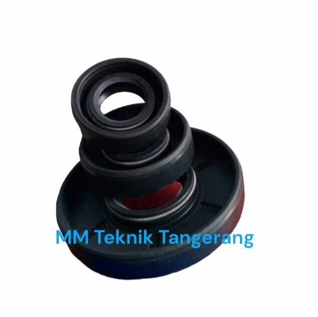 Porno: biri bir vaqtning ozida boshqasini yalaydi