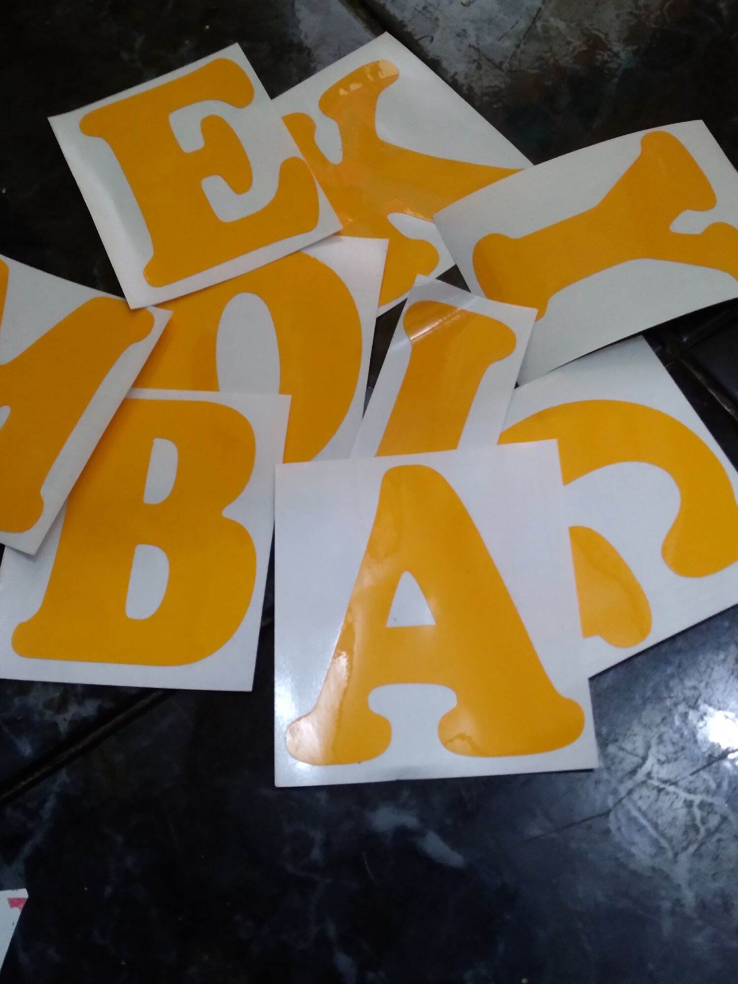 CUTTING STICKER HURUF ABJAD STICKER SATU PICIS STIKER BUAT NAMA JUALAN ...