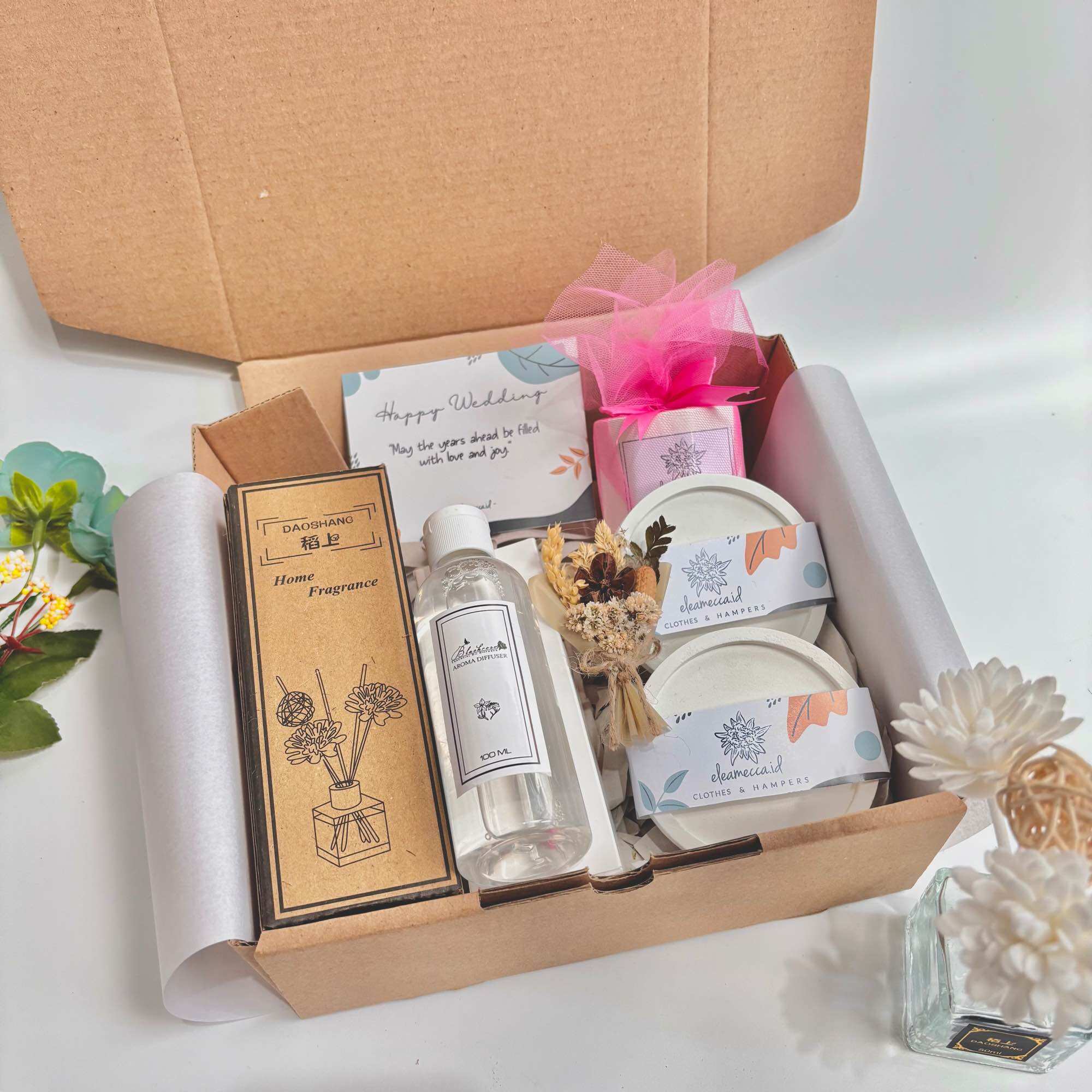 Hampers Reed Diffuser & Scented Candle White Edition Part 1 / Hadiah ulang tahun