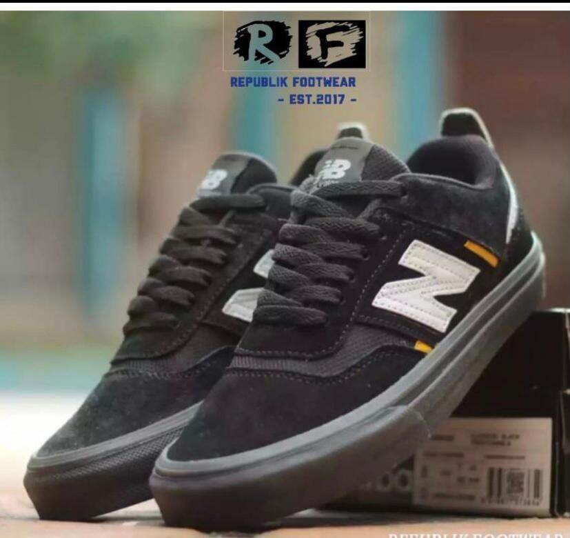 new balance sneakers all black