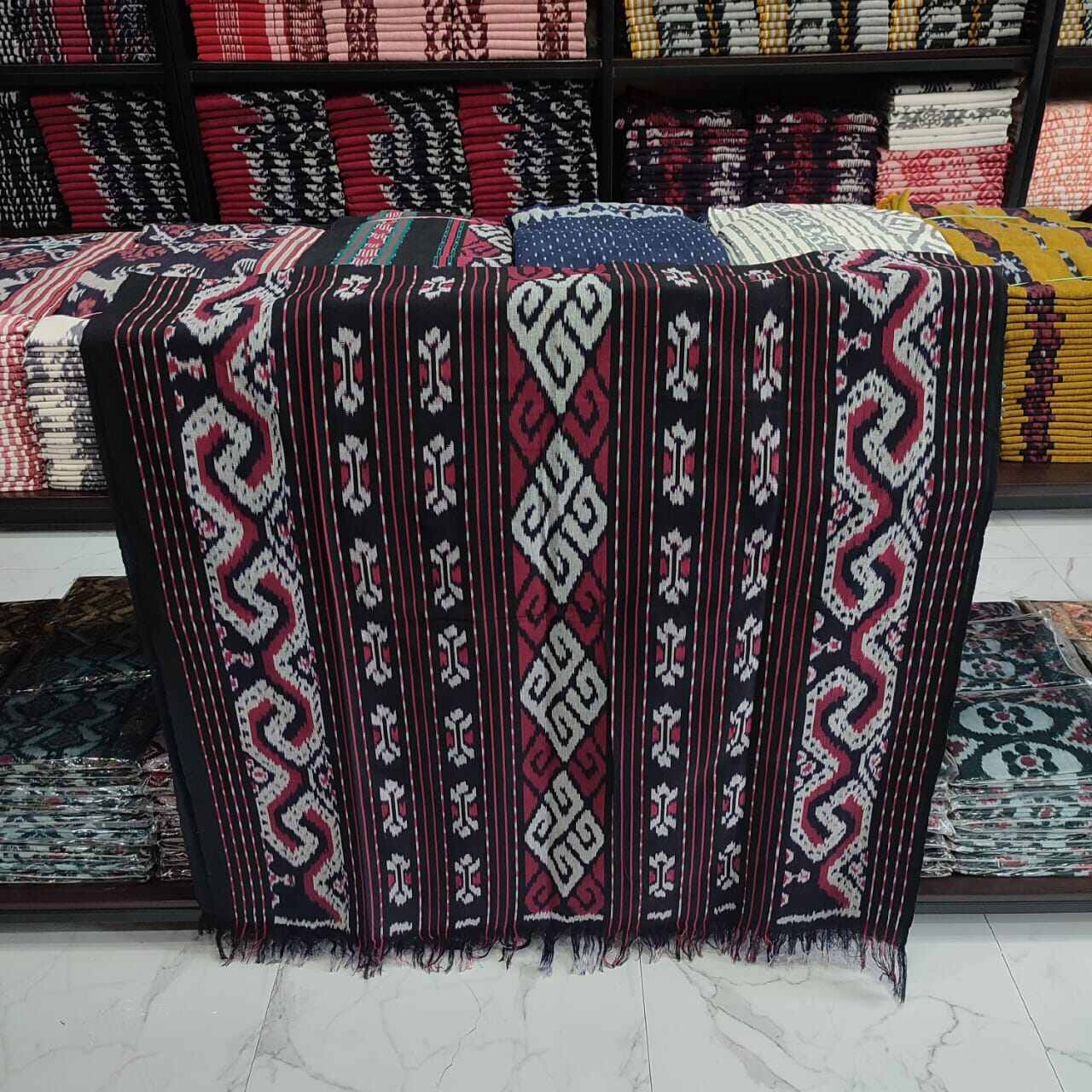 kain tenun blangket warna motif toraja ntt kalimantan ntt