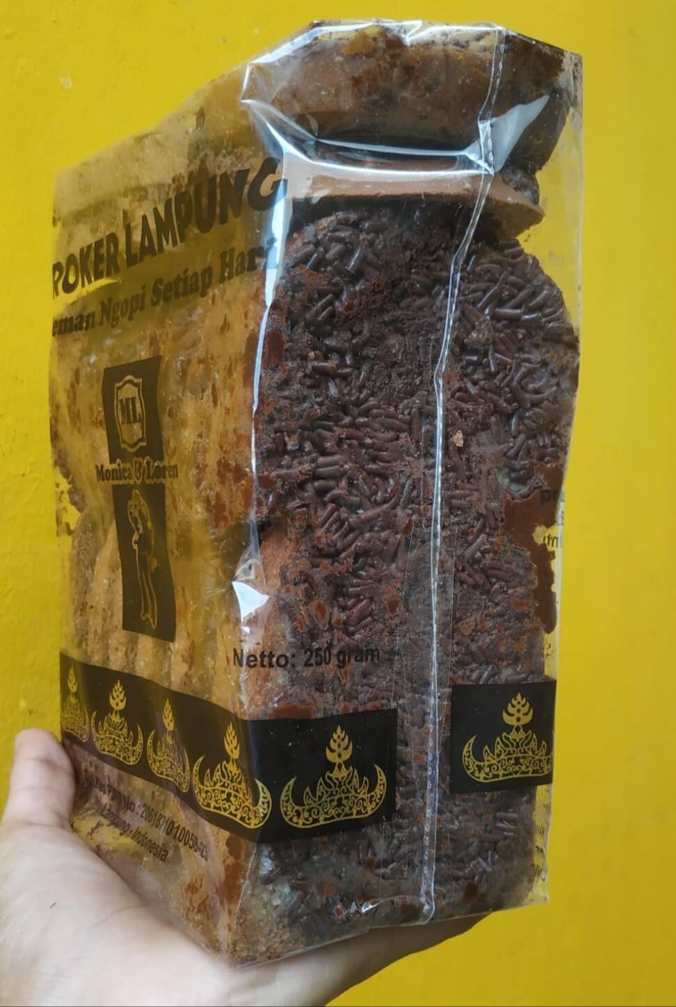 Roti Kering Roker Lampung Monica And Loren Rasa Coklat Berat 250gram