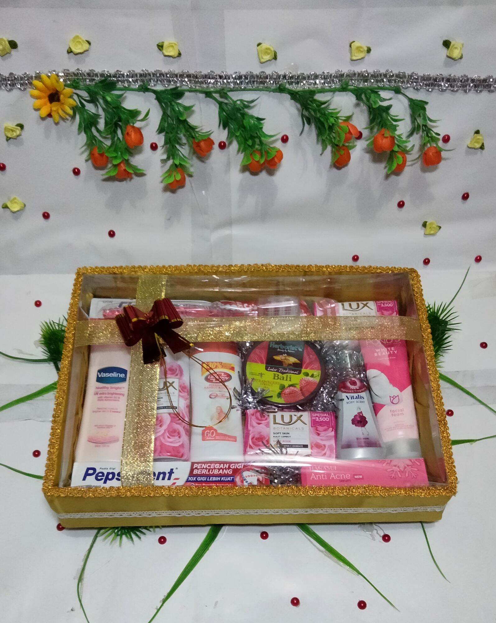 KADO PERNIKAHAN MINIMALIS PINK