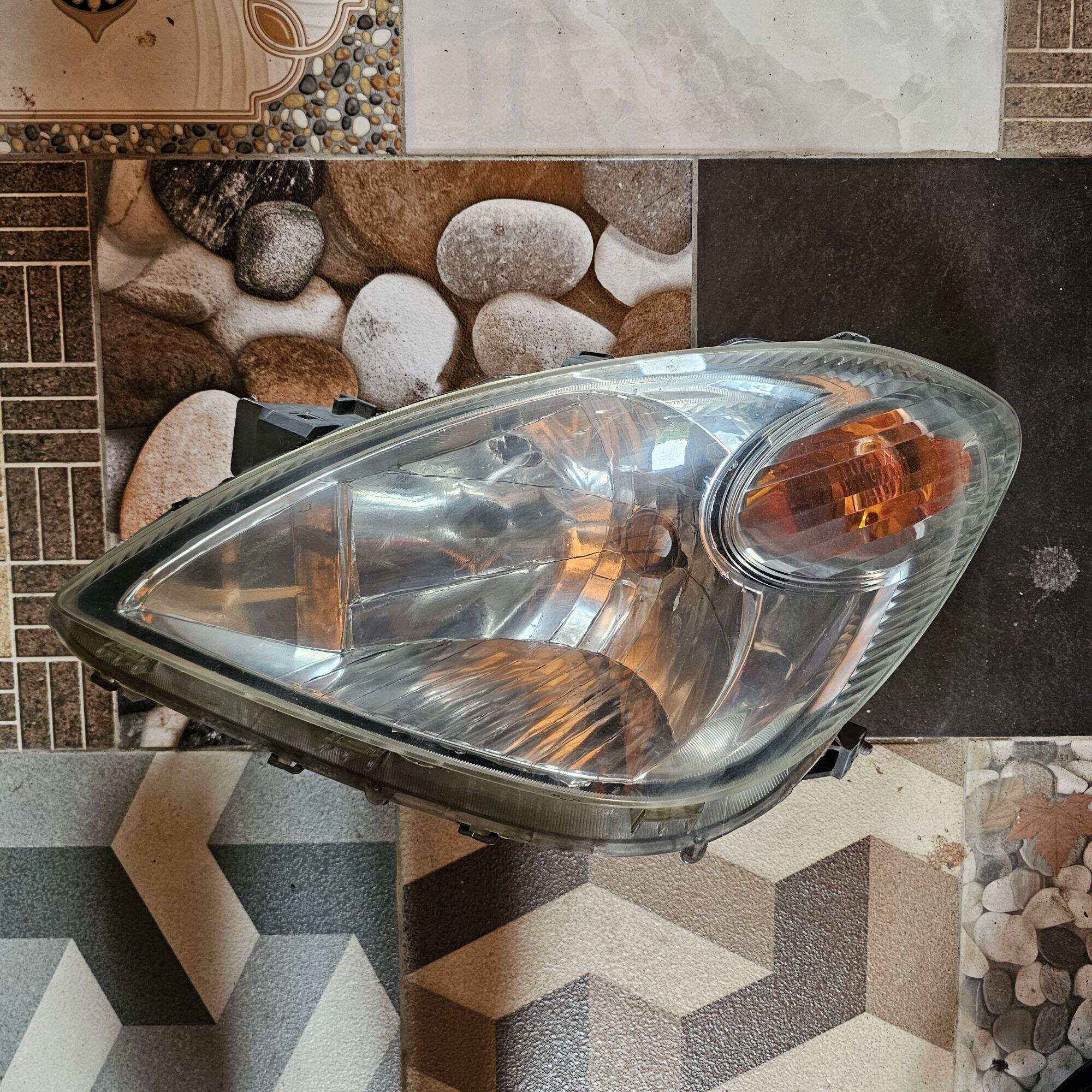 Original Headlamp Reflektor Lampu Depan Kiri Toyota Avanza Daihatsu Xenia 2006 LH Harga 475,000 rupiah*Gratis Ongkir