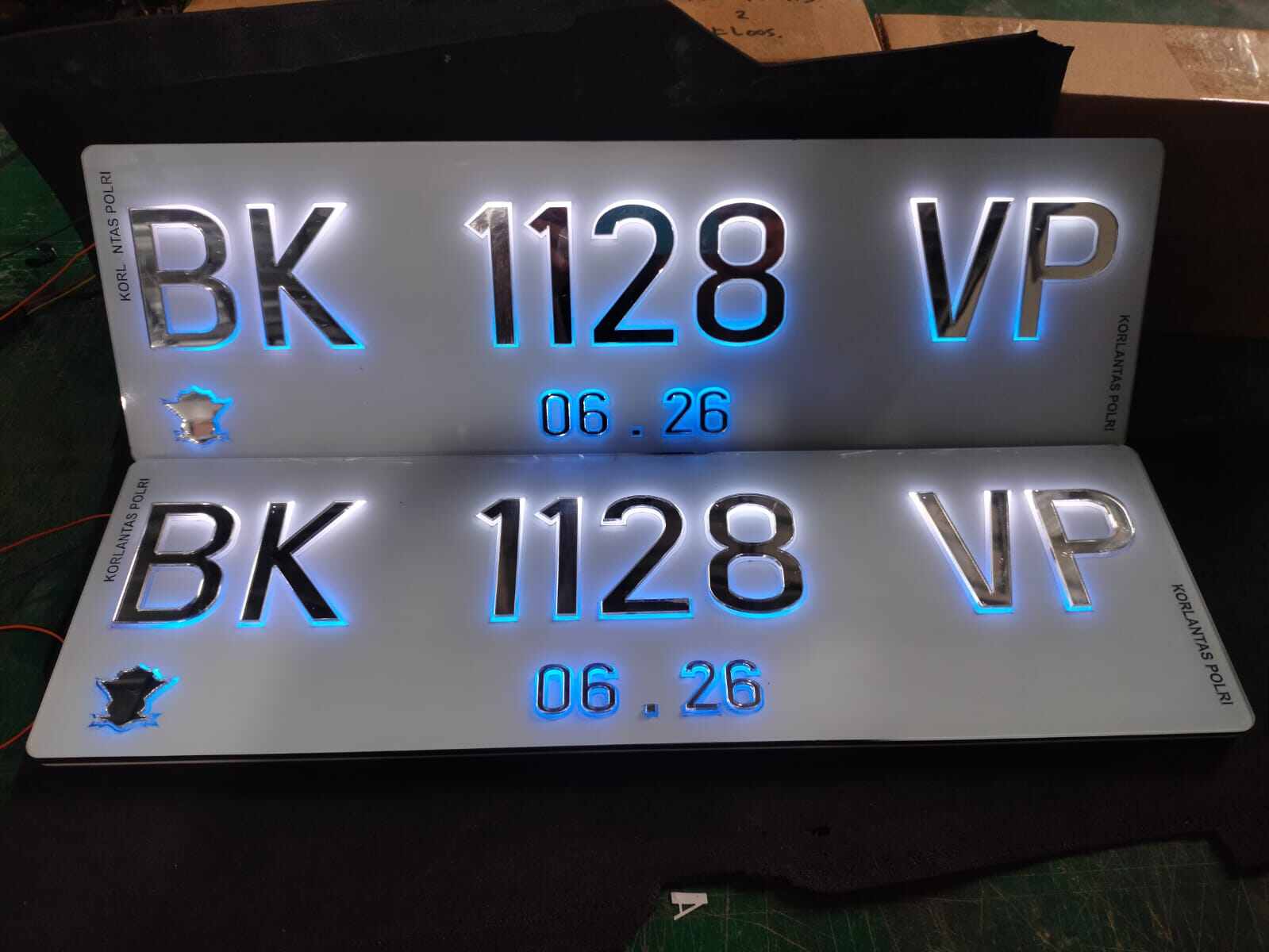 (1set)PLAT AKRILIK LED BIASA MOBIL VARIASI Harga  475,000 Ringgit*Penghantaran Percuma