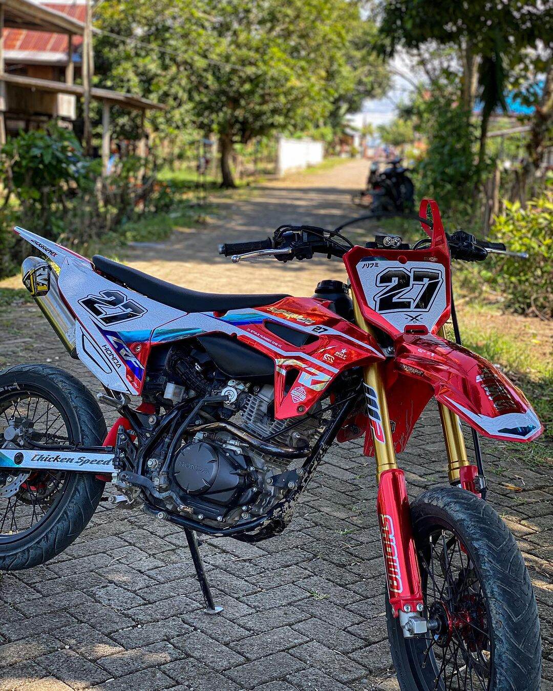 27 decals stiker motor crf bahan maxdecals croom warna putih merah bebas costum . Harga 500,000 rupiah*Gratis Ongkir