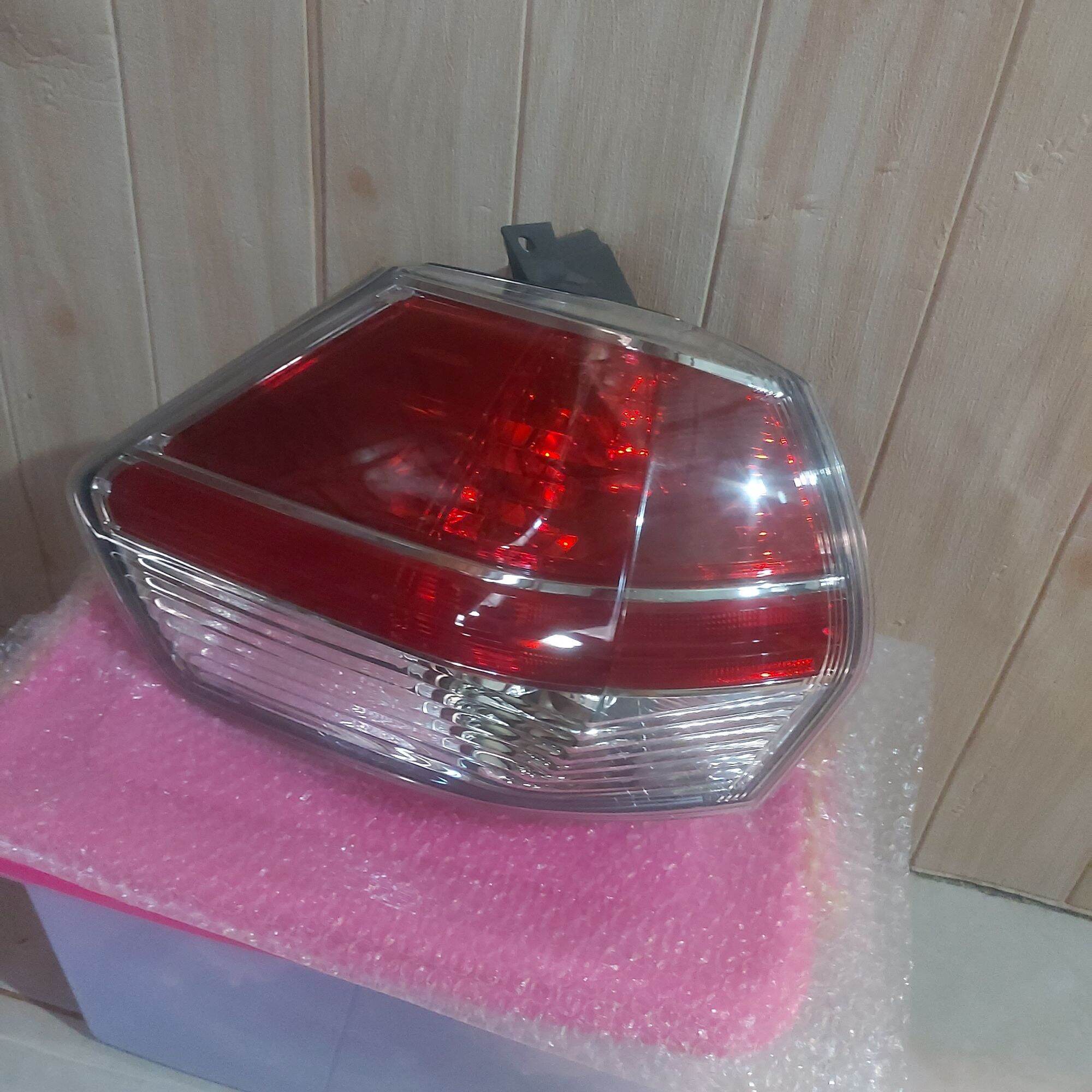 Tail light lampu belakang xtrail 2016 2017 2018 2019 kanan Original Harga 2,500,000 rupiah*Gratis Ongkir