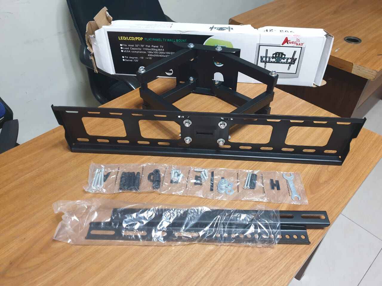 BRACKET TV LED LCD 32"70" bisa gerak kanan kiri 120° atas bawah 15° cagak ke dinding TV WALL