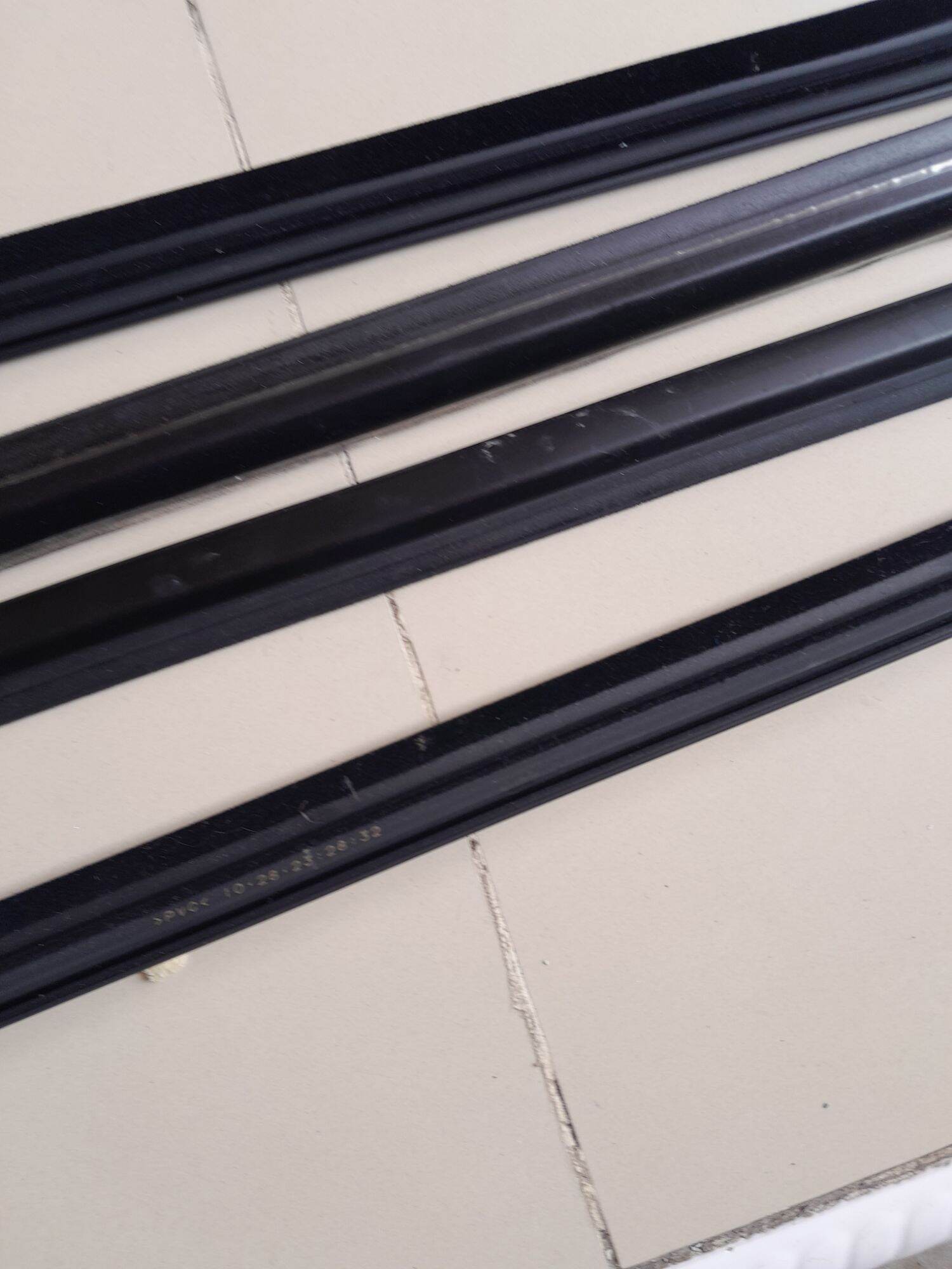 weather strip lis kaca luar toyota ist 4 pintu Harga 365,000 rupiah*Gratis Ongkir