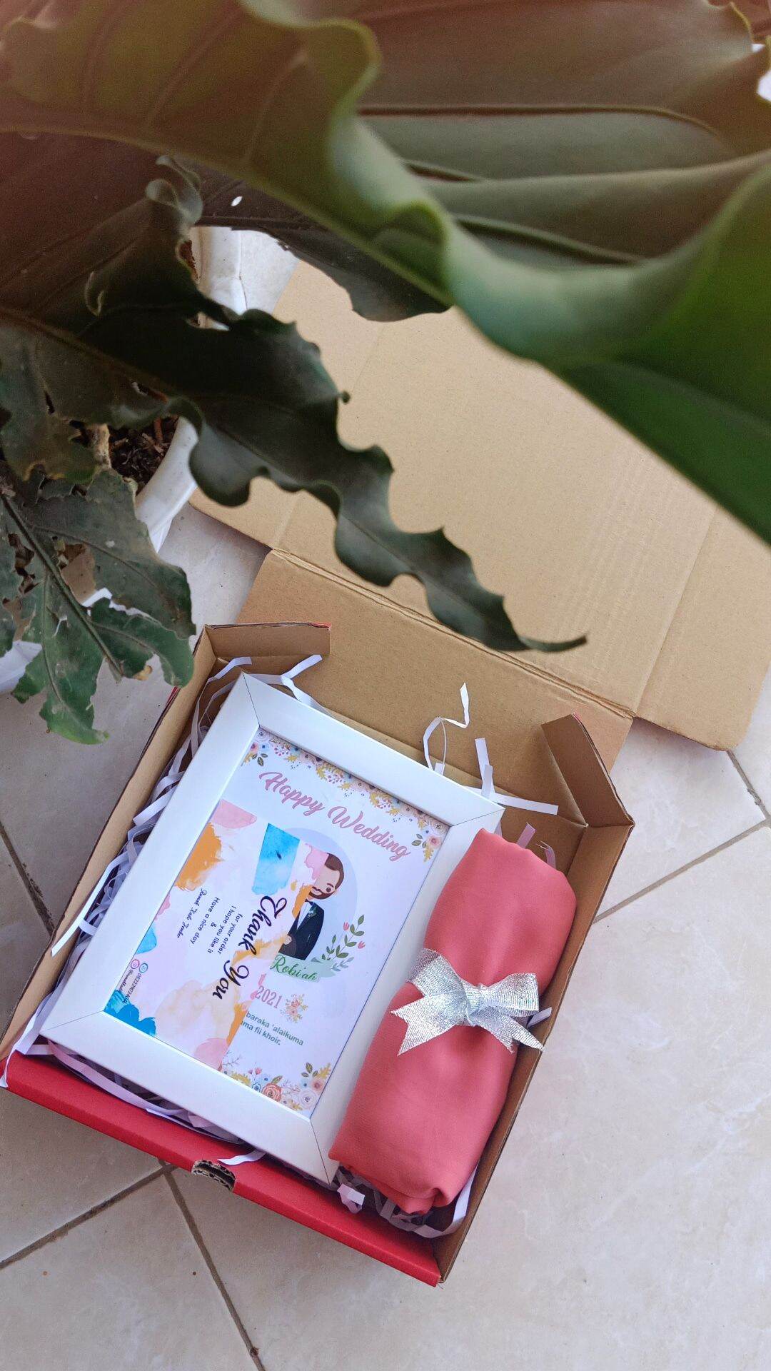 HAMPERS HIJAB DAN FOTO MURAH BERKUALITAS UNTUK NIKAHAN / KADO CEWEK