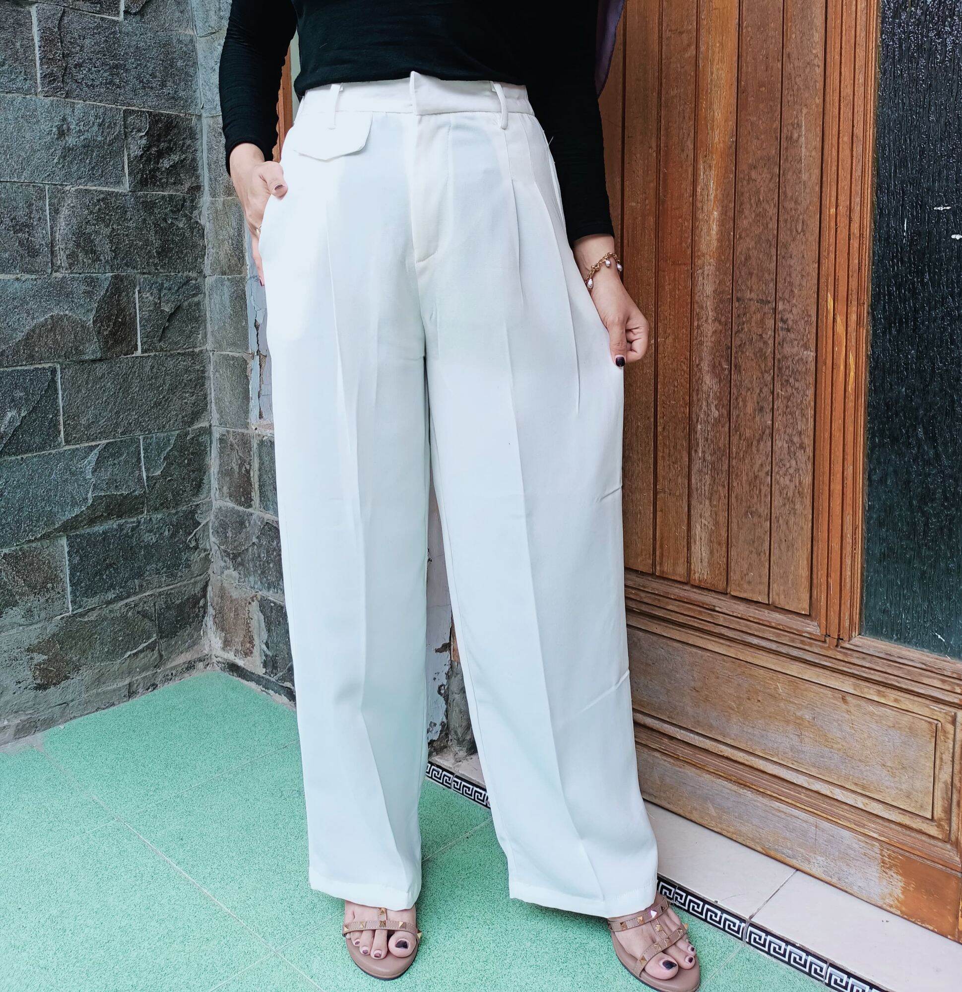 Moynali kiyimlardagi chaqaloq bilan porno tomosha qiling