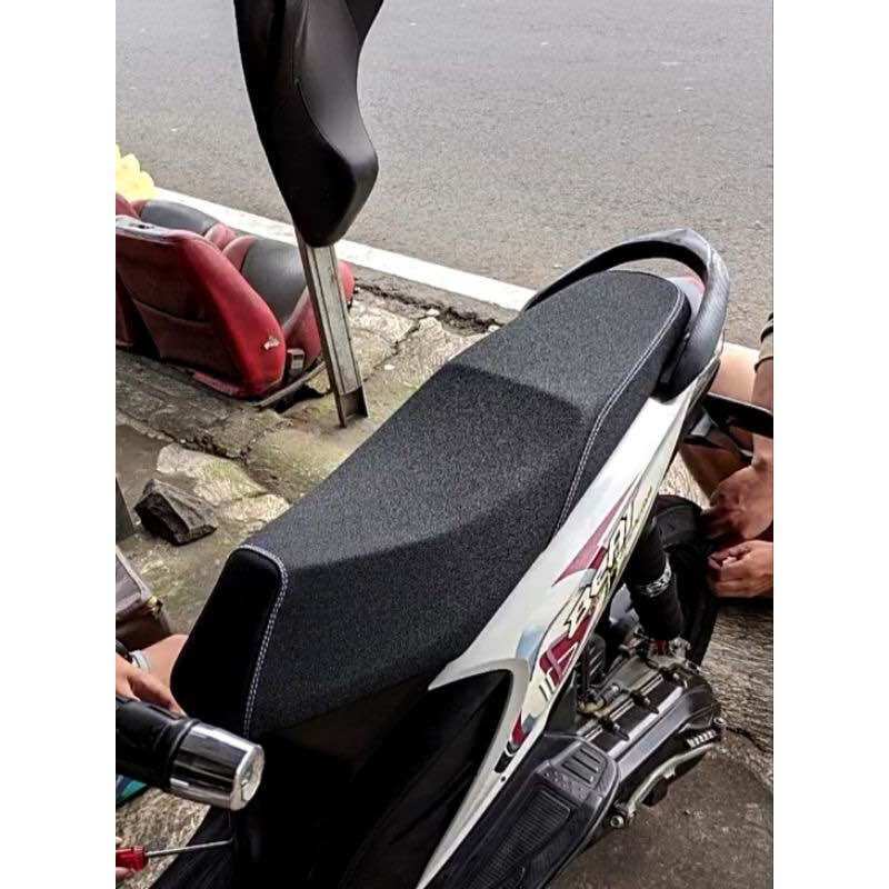 Kulit Jok Motor Hitam Polos (Jahit Samping) Sarung Jok Motor Beat Fi,Beat karbu Esp,Street,Pop,Dulex Beat karbu, Model Terbaru Harga 29,600 rupiah*Gratis Ongkir