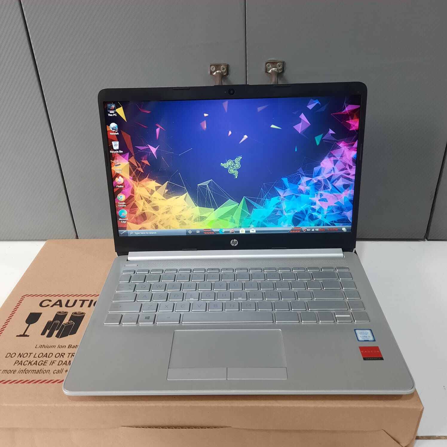 Laptop Hp 14s-cf0070TX, Core i3-7020U, Dualvga Amd Radeon R7 M440