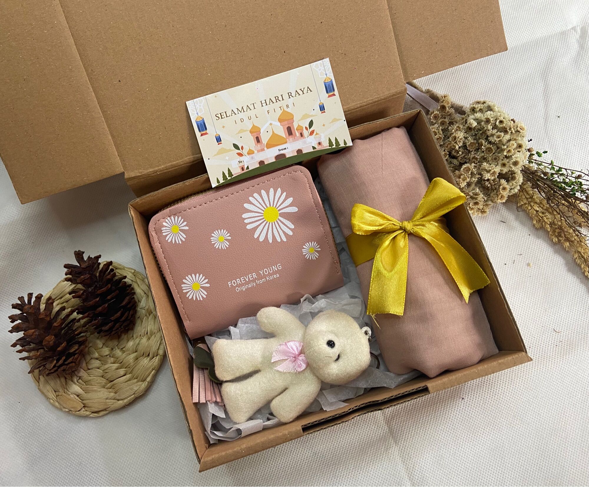 Kado Hampers hadiah box Ulang Tahun Cewek hadiah box Hijab Bella Square