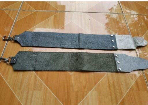 STROPING KULIT ASLI.PUNGSINYA ADALAH finishing untuk menghaluskan pisau taji setelah di asah menggunakan batu asah. pisau lebih clinggg,halus dan lebih tajam. cara pakai cukup di gosok. 