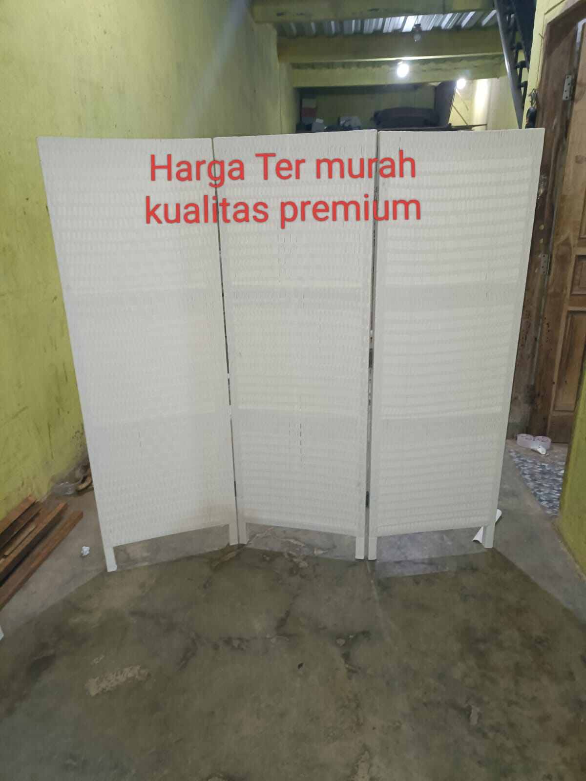 penyekat ruangan rotan sintetis