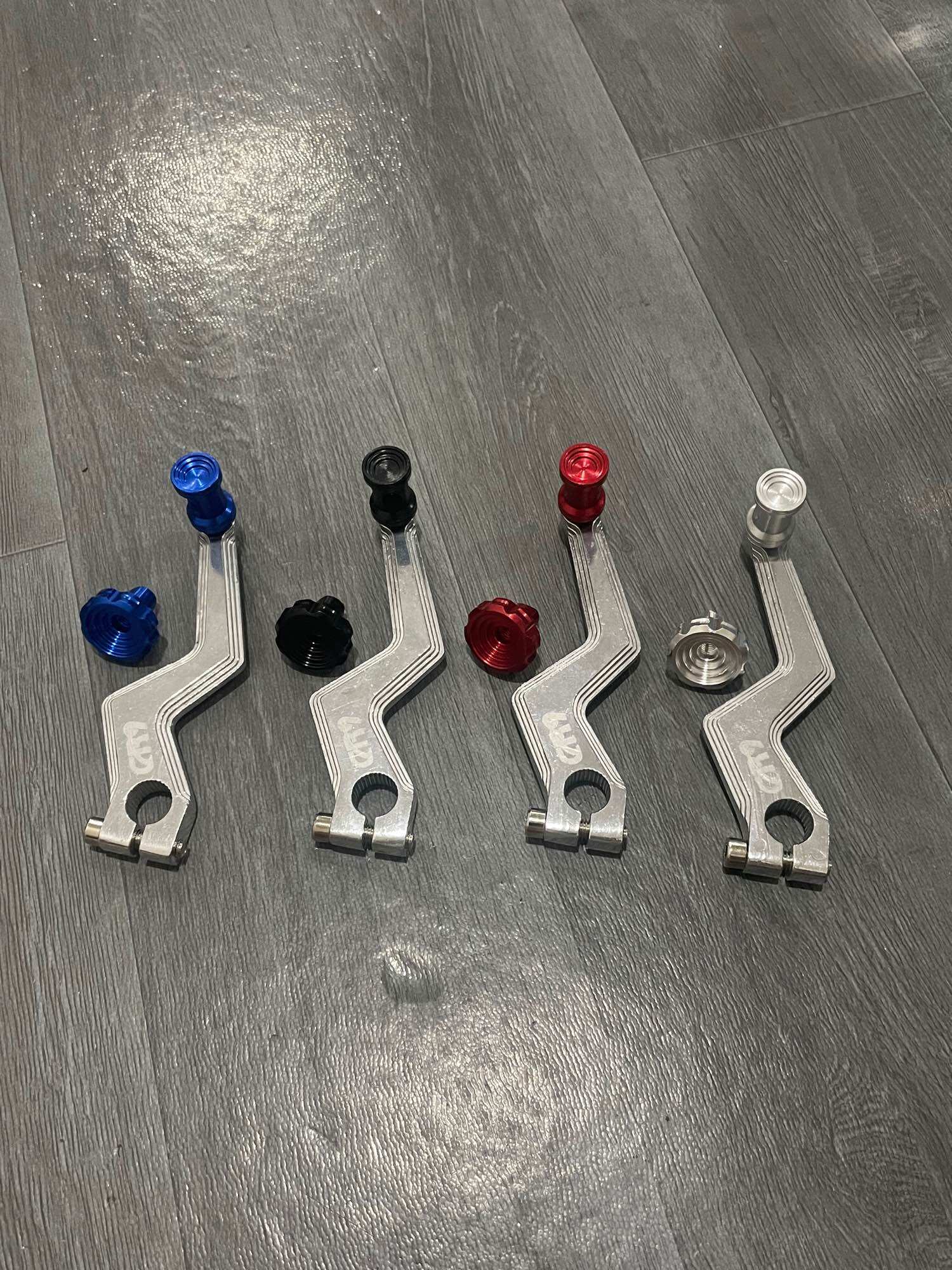 CR9 rear brake thigh Babet lightning and bent models universal all motorcycle MOGE Matic duck Giá 45,600 Đồng*Miễn phí vận chuyển