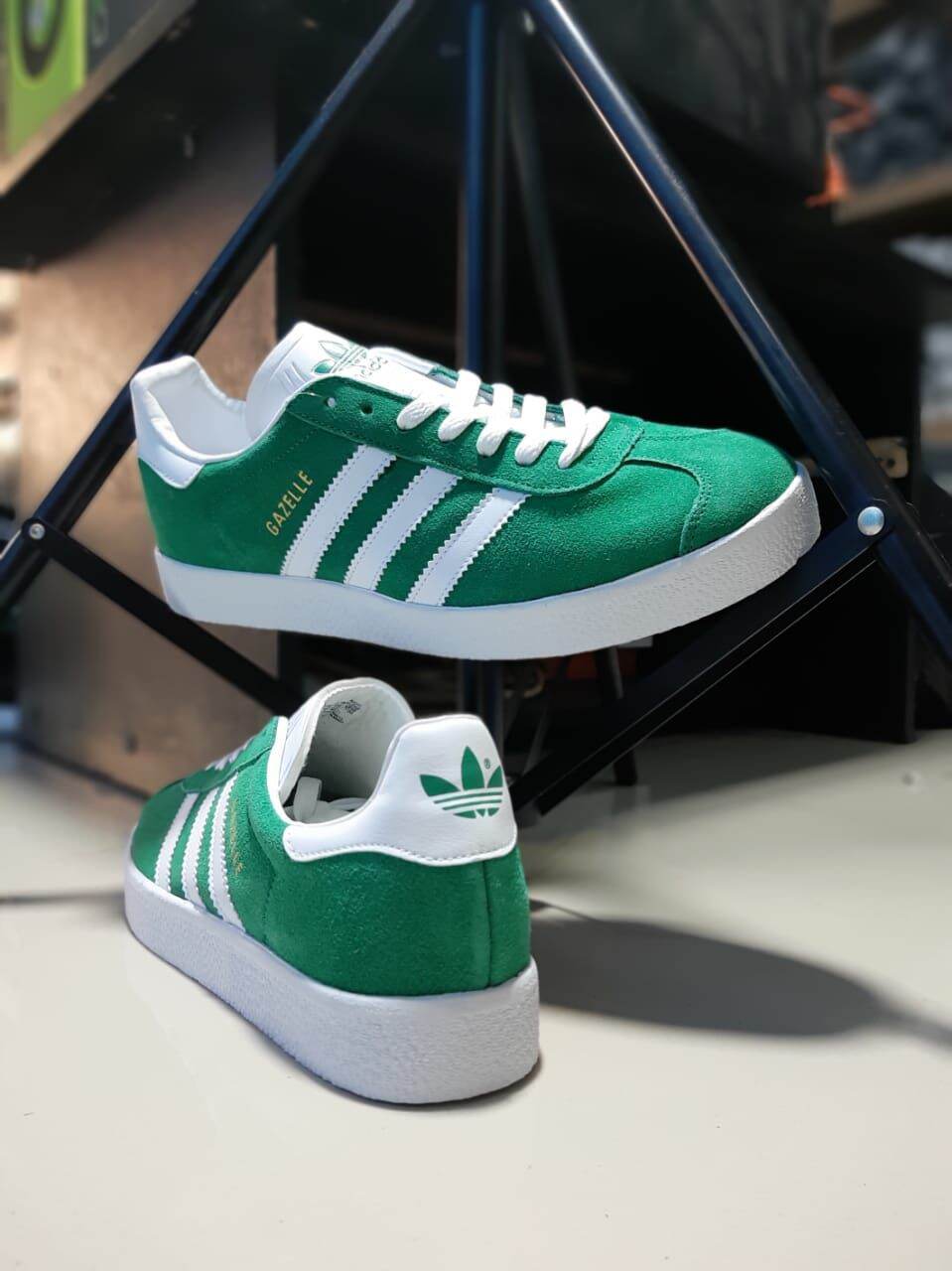 ADIDAS GAZELLE GREEN WHITE ORIGINAL MADE IN INDONESIA Adidas Gazelle Hijau  Putih Asli Sepatu Olahraga Unisex Lace-Up Desain Sport & Street Sepatu  Sepatu Casual Musim Dingin - Lazada | Lazada Indonesia