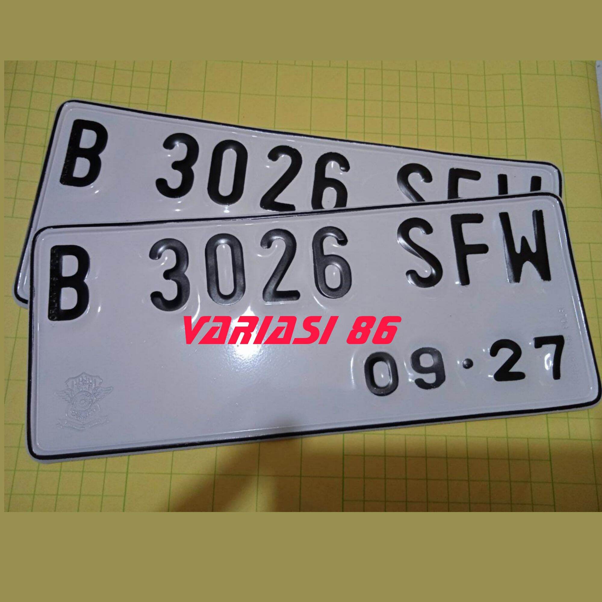 Plat Nomor Motor Putih Tulisan Hitam Cap Lengkap Logo Dan Tulisan