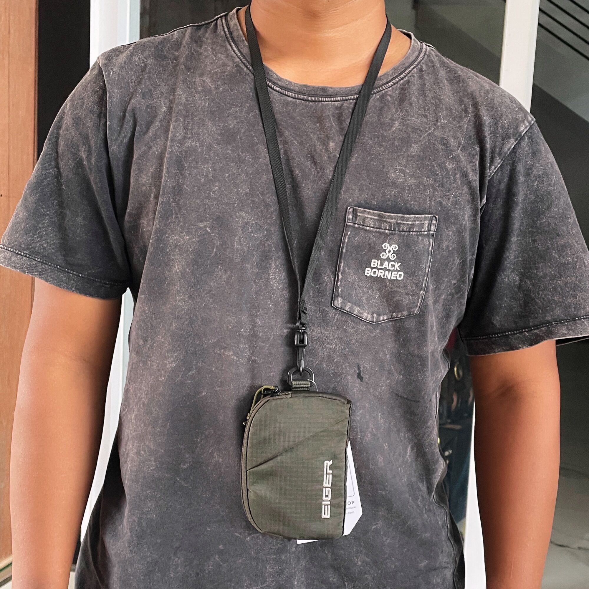 eiger comrade neck wallet