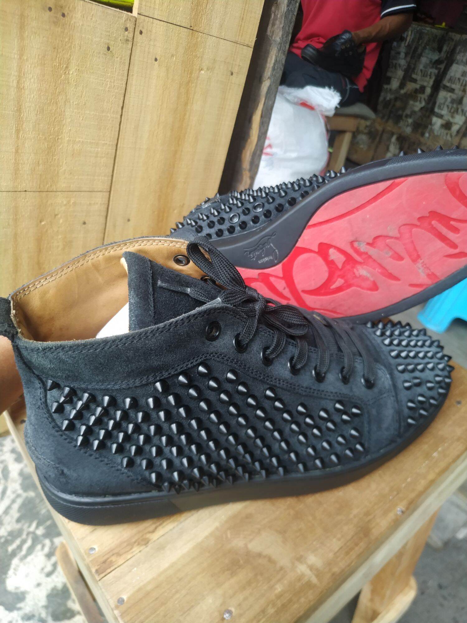 Christian louboutin outlet harga