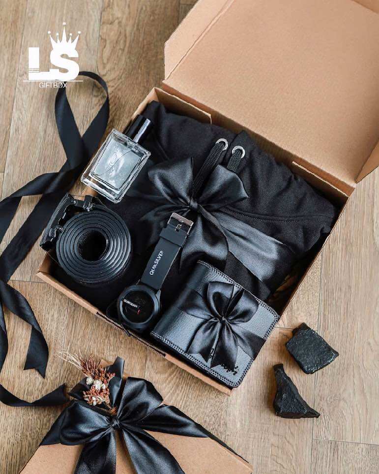 GIFTBOX HAMPERS KADO ULANGTAHUN WISUDA ANNIVERSARY wisuda KADO PERNIKAHAN COWO KADO PERLENGKAPAN PESTA…
